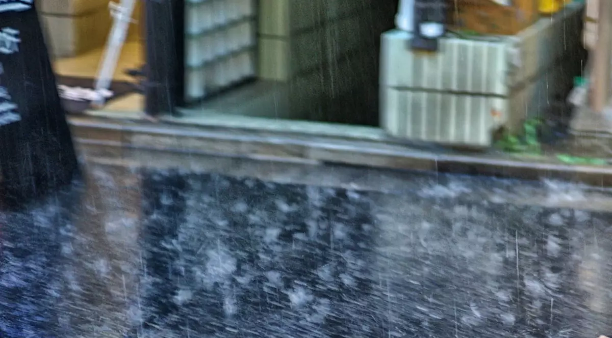 BANC: Intr-o seara Itic il invita pe Strul la el acasa sa vizioneze impreuna un meci de fotbal si sa bea o bere