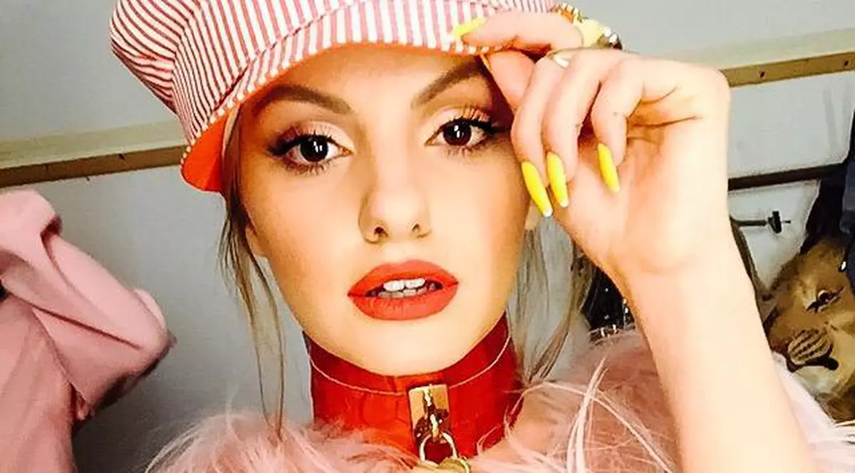 A renunţat la tonele de fard! Alexandra Stan, fără pic de machiaj!