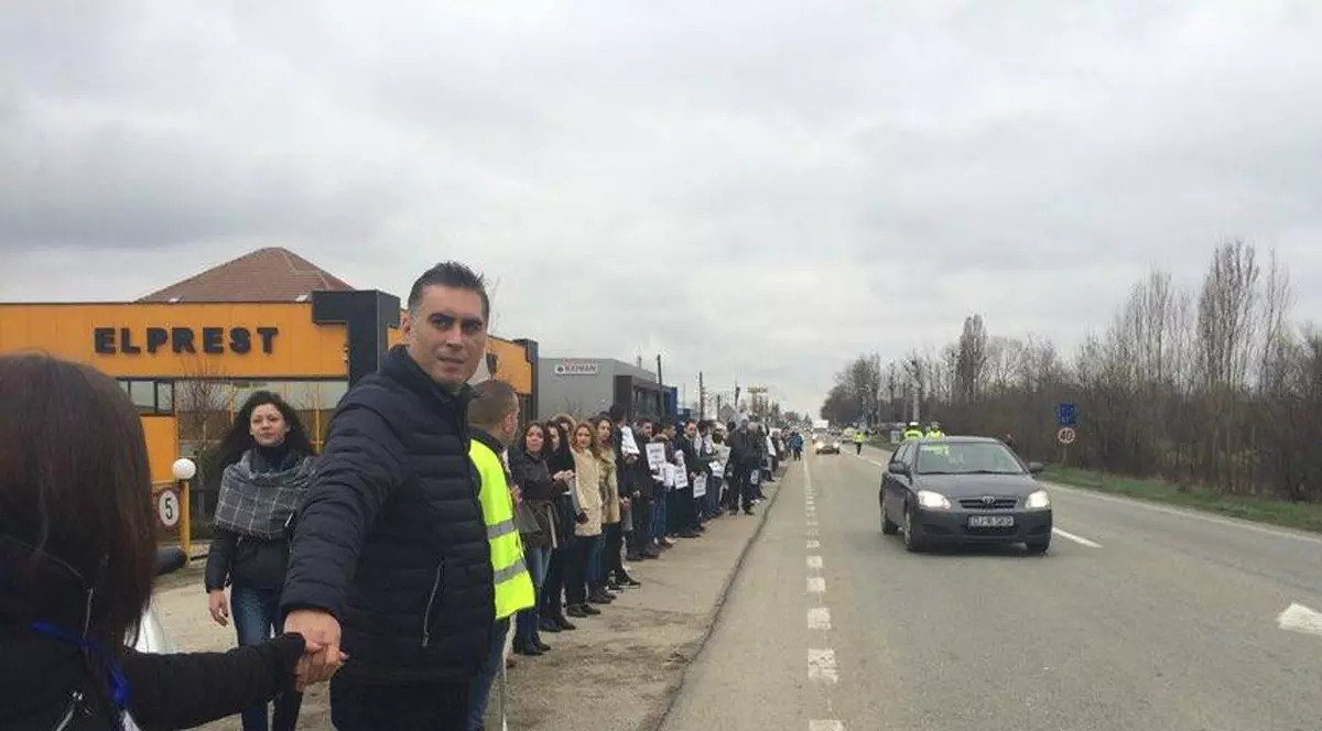 LANŢ UMAN pentru Autostrada Craiova - Piteşti! FOTO