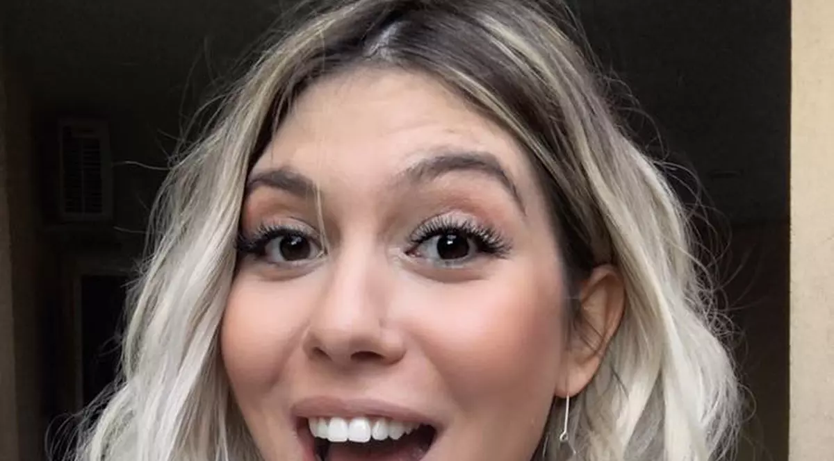 Sore nu mai e blondă. Cântăreaţa şi-a schimbat look-ul în ultima luna de sarcină