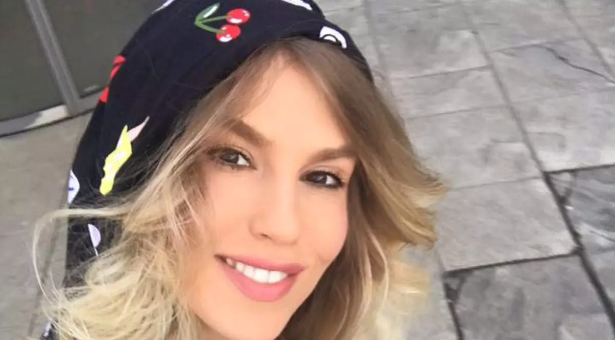 Corina, fără regrete după despărţirea de tatăl copilului ei? "După dragoste, rămân mereu..."