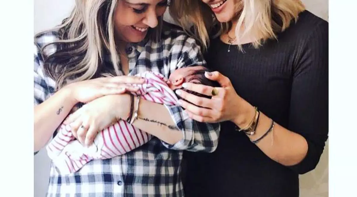 Surpriză de proporţii după ce a născut! Cine va fi naşa fetiţei lui Sore!