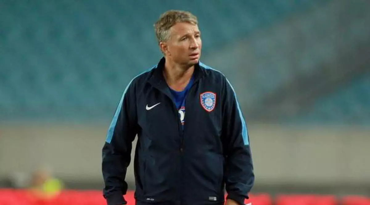 Dan Petrescu a obținut a doua victorie și este lider în China. A făcut circ pe margine și a acuzat arbitrajul: ”De când sunt aici, n-am primit niciun penalty, dar s-au dat 10 împotriva mea” / VIDEO