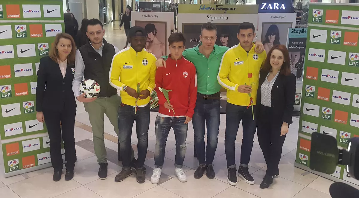 De Mărțișor, înainte de Derby de România de joi, din Cupă, lecție de fair-play între Steaua și Dinamo! Toată Liga I a sărbătorit Ziua Femeii! / FOTO&VIDEO