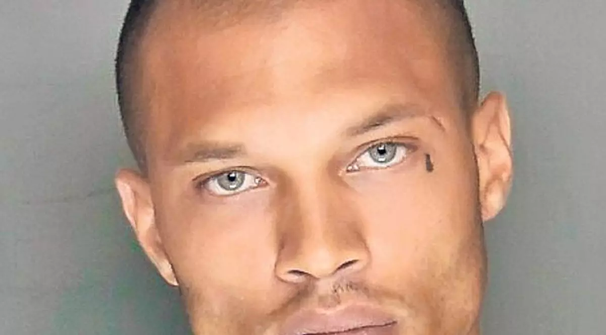 Vă mai amintiţi de "cel mai sexy infractor" din SUA? Ce s-a întâmplat cu el, după ce s-a eliberat