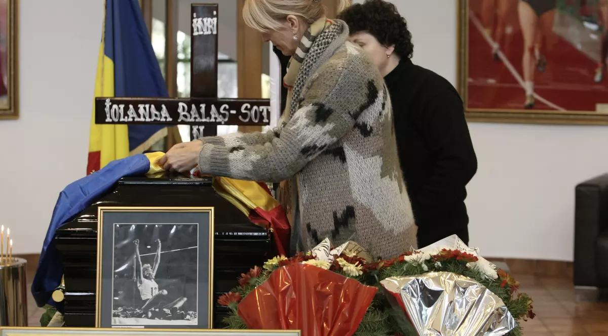 Lumea sportului românesc își ia adio cu lacrimi în ochi de la ”Doamna atletismului mondial”. ^Învăluită în tricolor / GALERIE FOTO&VIDEO