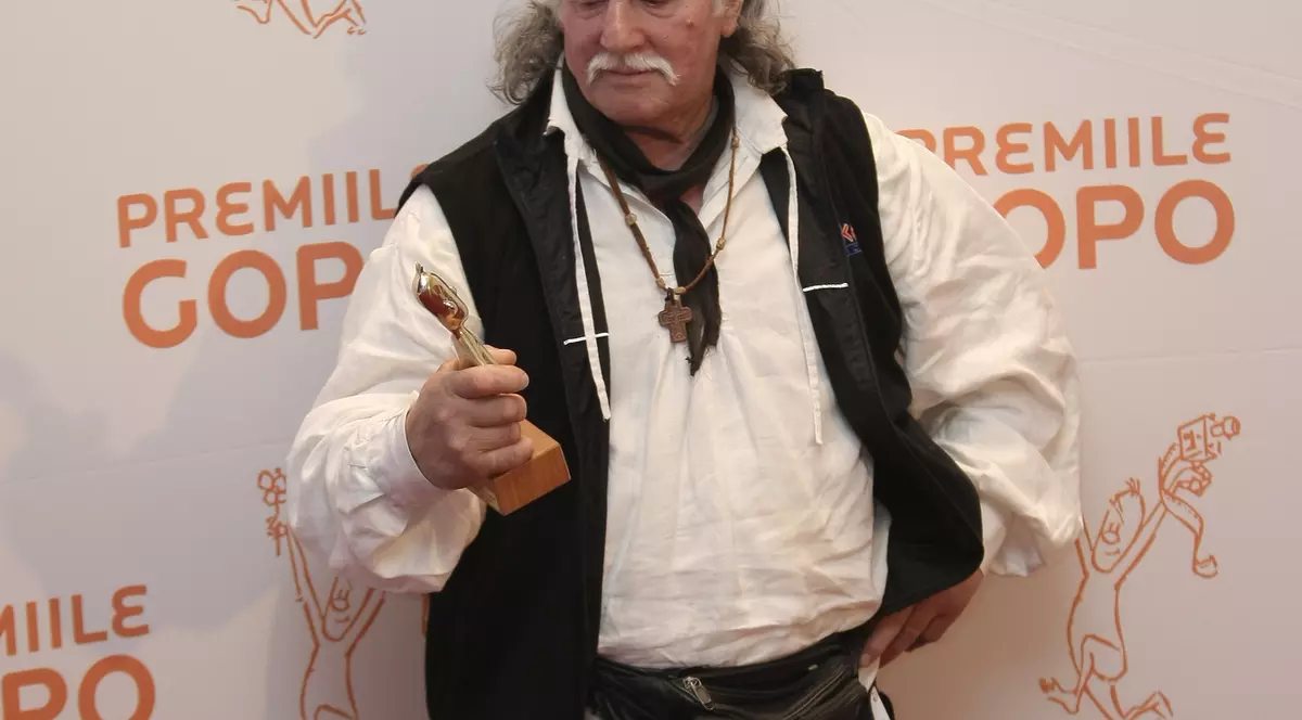 FOTO EXCLUSIV/ Apariție șocantă pe covorul roșu. Ținuta asta a atras toate privirile