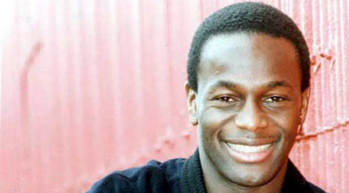 Nepoata unui jucător gay șochează: ”Ştiu 7 fotbalişti homosexuali în Premier League”