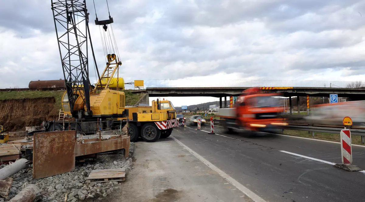 ministerul transporturilor are o listă neagră cu 14 firme de construcții. Drum în lucru