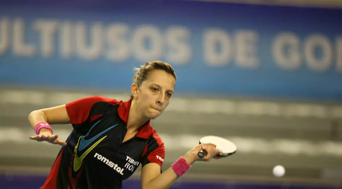 Eliza Samara lovește foarte tare cu forhandul