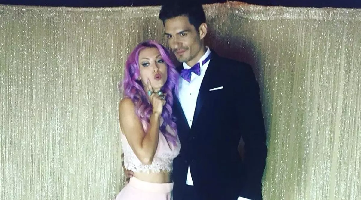 Sânii aproape că i-au ieşit din maiou! Imaginea cu Andreea Bălan care a strâns mii de like-uri!