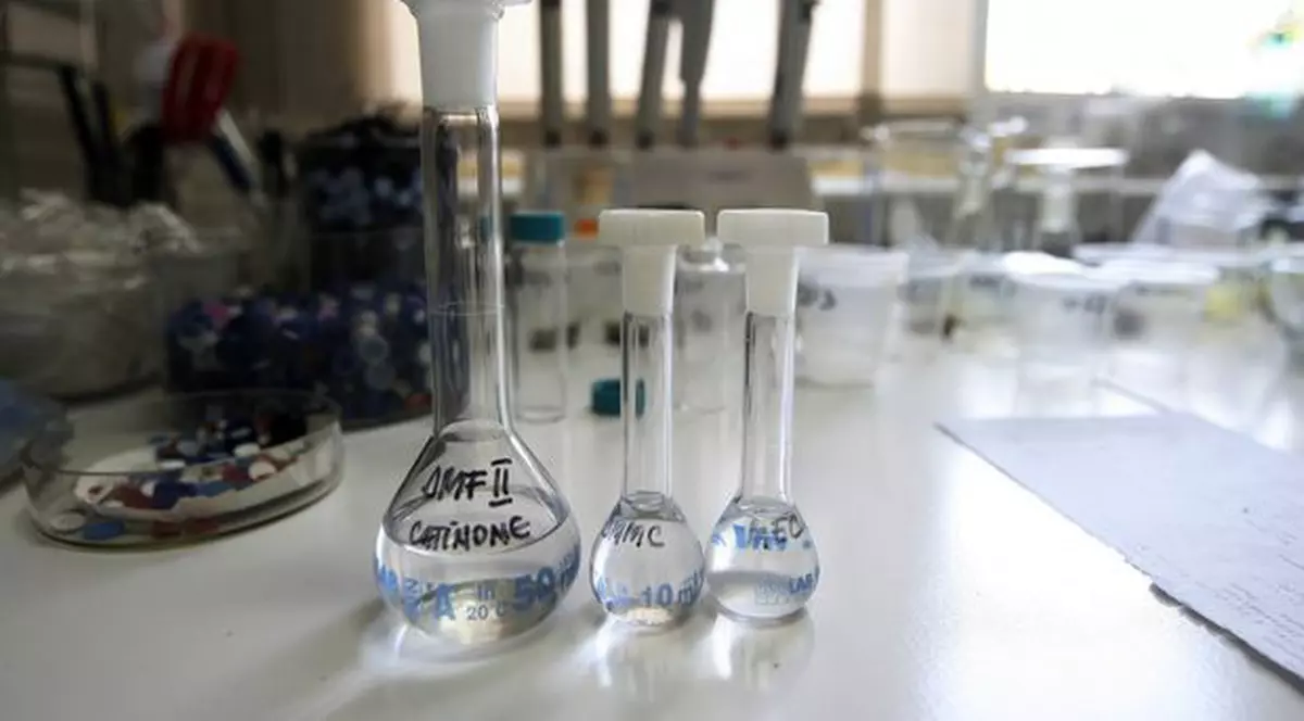 Se amplifică scandalul apei otrăvitoare din magazine. Buletinele de analiză se bat cap în cap