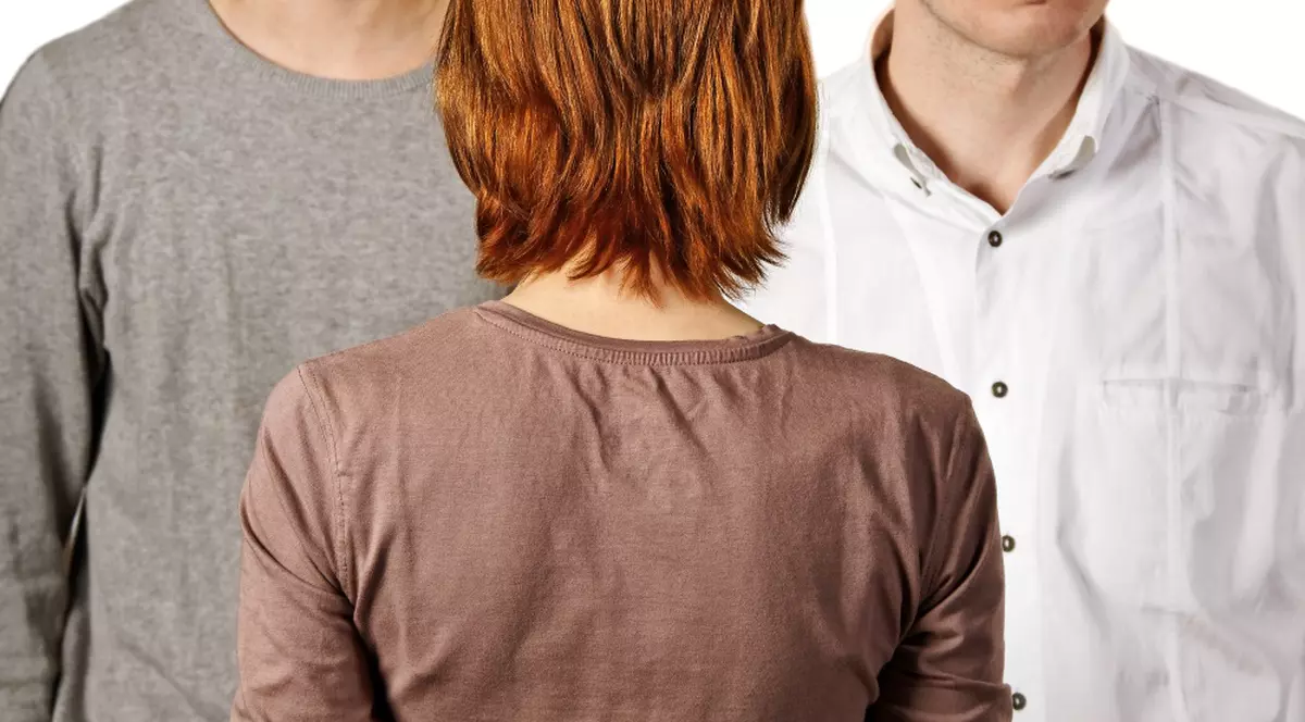 EXCLUSIV | O ieșeancă este căsătorită cu doi bărbați și nu poate renunța la niciunul