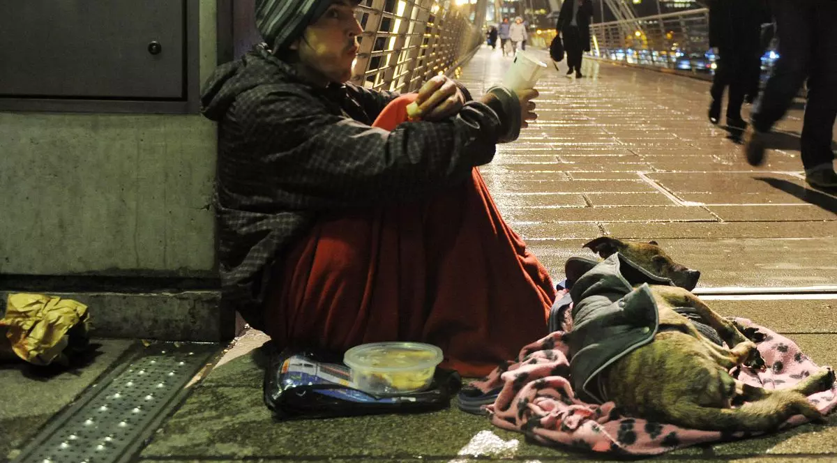 Autoritățile britanice în alertă. Numărul cerșetorilor români care dorm pe străzile din Londra a crescut cu 90%