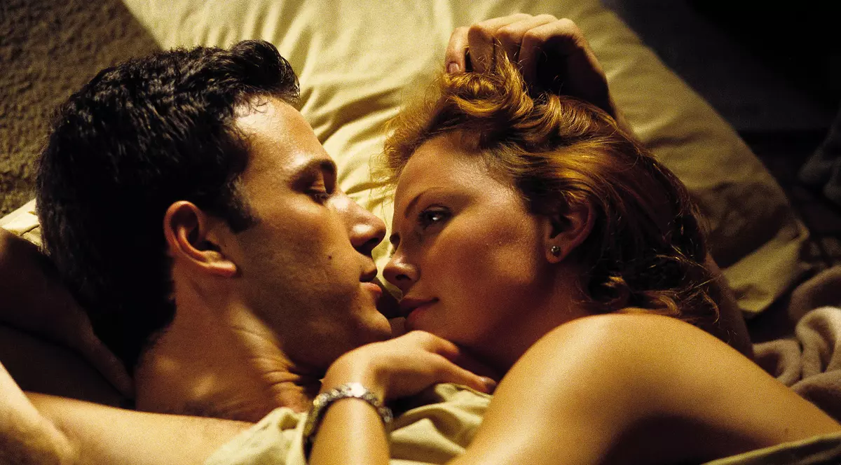 Cel mai neașteptat cuplu de la Hollywood! Ben Affleck se iubește cu Charlize Theron!