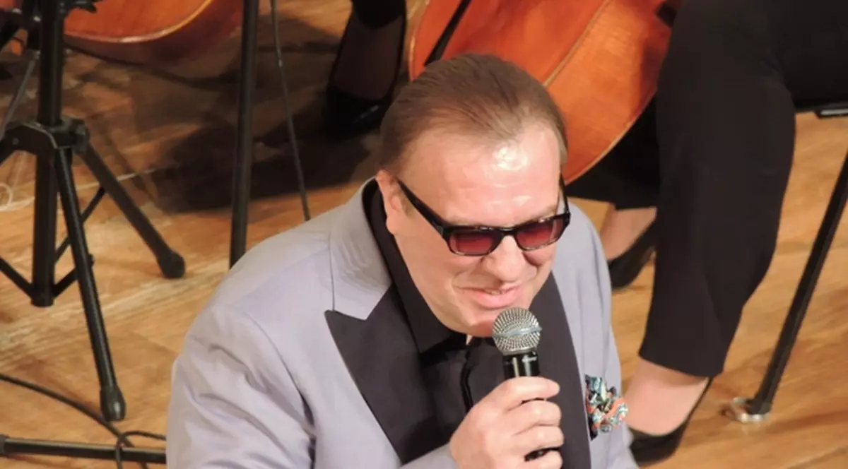 A fost în cea mai bună formă! Gabriel Cotabiţă, seara cu emoţii la Botoşani! " Nu am să vorbesc mai mult decât Florin Piersic"