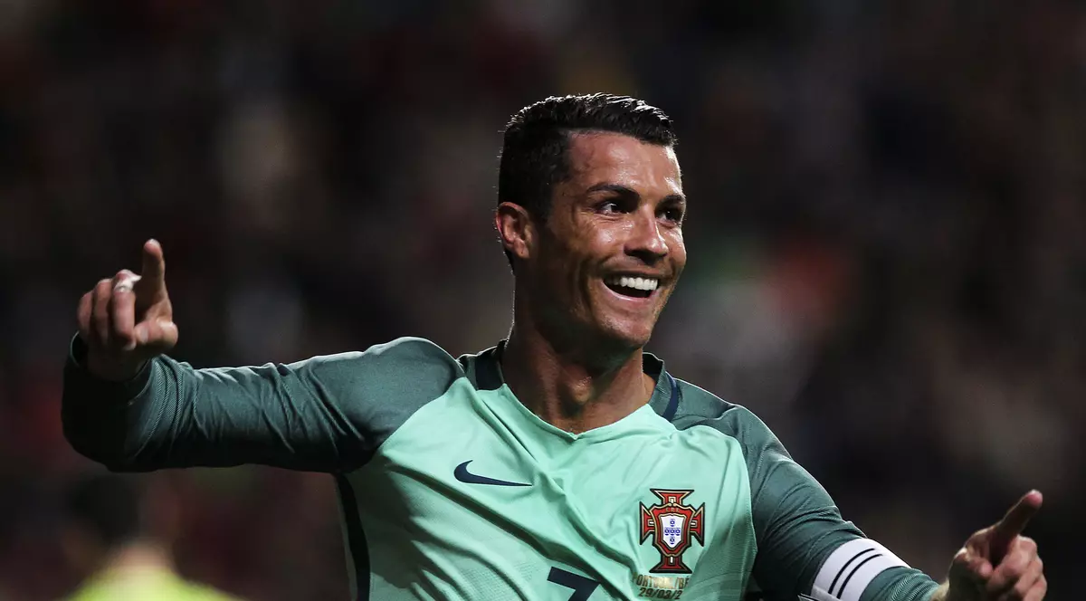 Ultima nebunie a lui Cristiano Ronaldo. Și-a amețit un adversar cu o pasă ireală / VIDEO