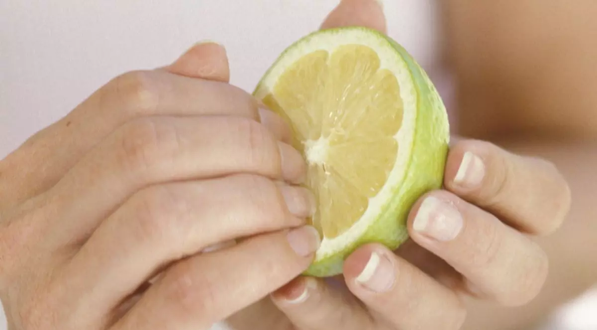 Exfoliantul minune, pentru un ten impecabil, din 3 ingrediente pe care le ai în casă