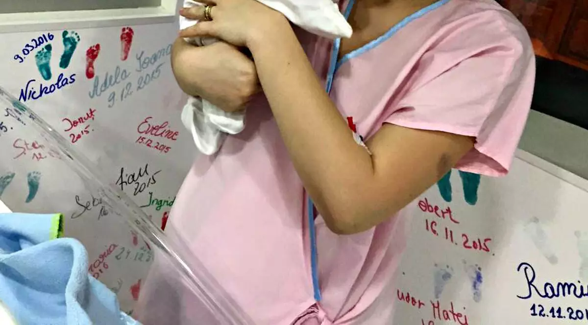 O cunoscută prezentatoare tv a născut un băiețel