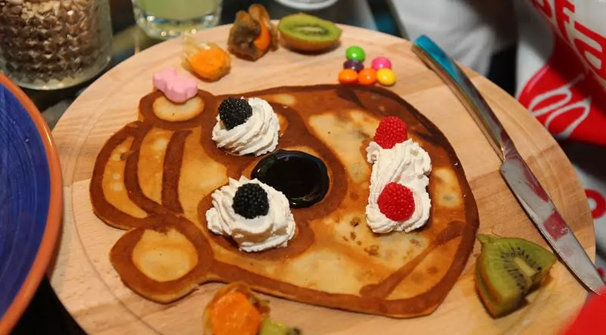 Au renunţat la dietă şi s-au răsfăţat cu clătite delicioase. VIDEO