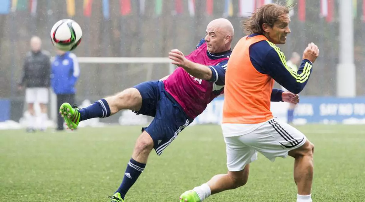Ferea, trage Gianni! Infantino s-a jucat, în prima zi ca șef la FIFA!