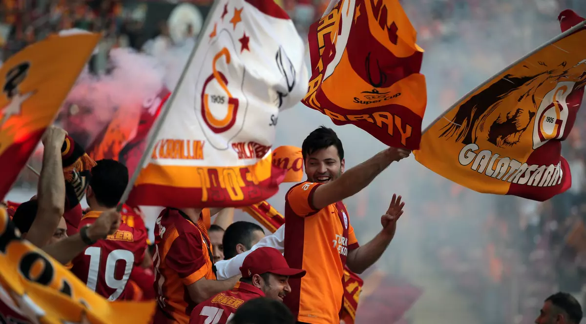 Derby-ul Galatasaray - Fenerbahce a fost anulat după o alertă teroristă!