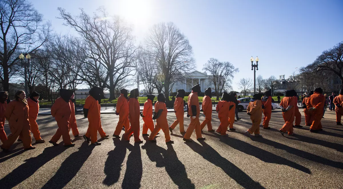 Pentagonul va transfera 12 deţinuţi de la Guantanamo în alte ţării