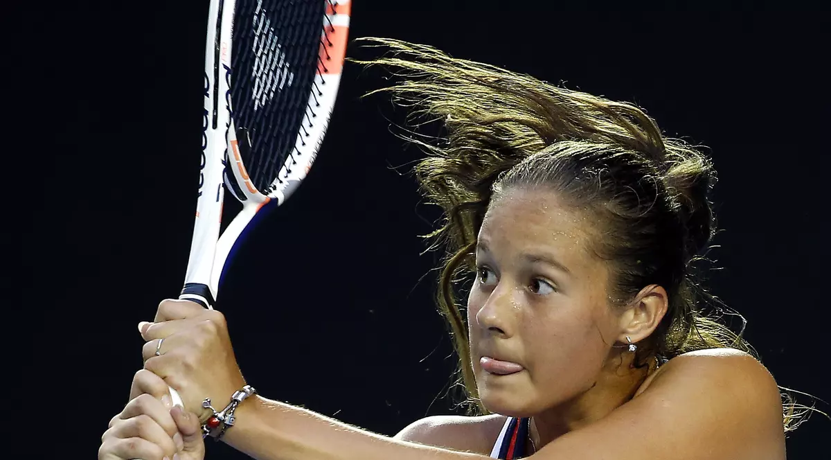 Călăul Simonei Halep, Daria Kasatkina, a fost eliminat în optimile turneului de la Wuhan de Ekaterina Makarova