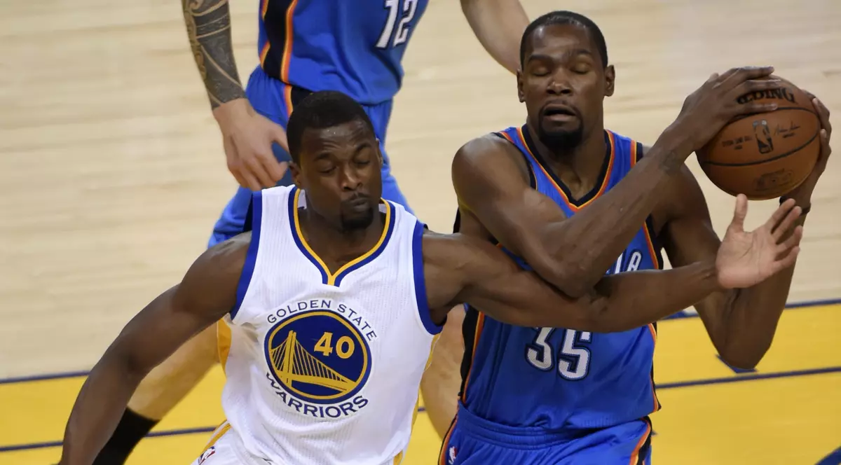 Mutare-șoc în NBA: starul Kevin Durant a trădat OKC și a semnat cu vicecampioana Golden State Warriors! Fanii i-au ars tricoul! VIDEO