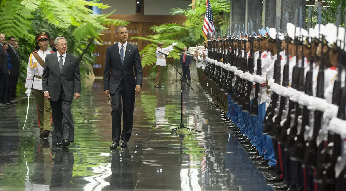Barack Obama rescrie istoria! Președintele american s-a întâlnit cu Raul Castro / FOTO și VIDEO
