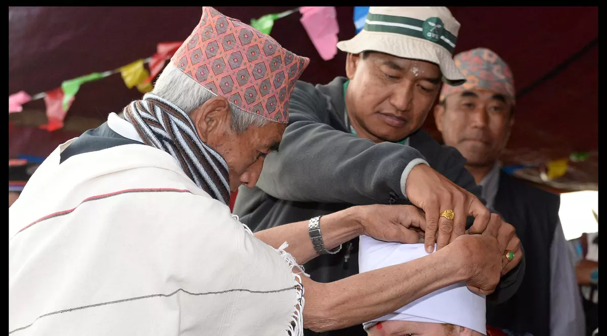 Prințul Harry a devenit rege... în Nepal! FOTO