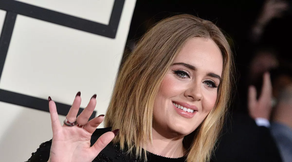 Adele are o sosie! Cum arată tânăra care îi seamănă perfect cântăreței