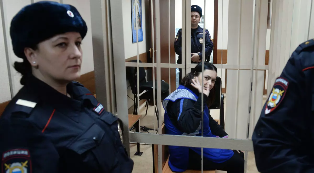 Ea este bona groazei! Femeia care a decapitat un copil era furioasă că soțul ei își luase o a doua nevastă