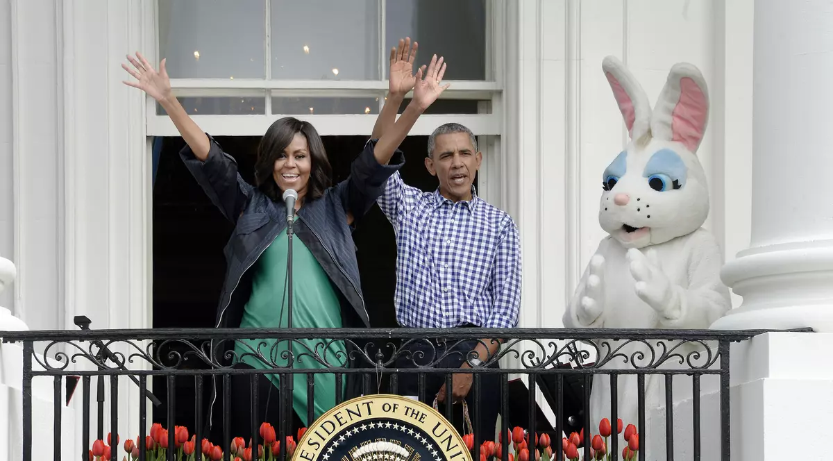 Distracție la Casa Albă! Barack și Michelle Obama au participat la tradiționala cursă cu ouă de Paște / FOTO