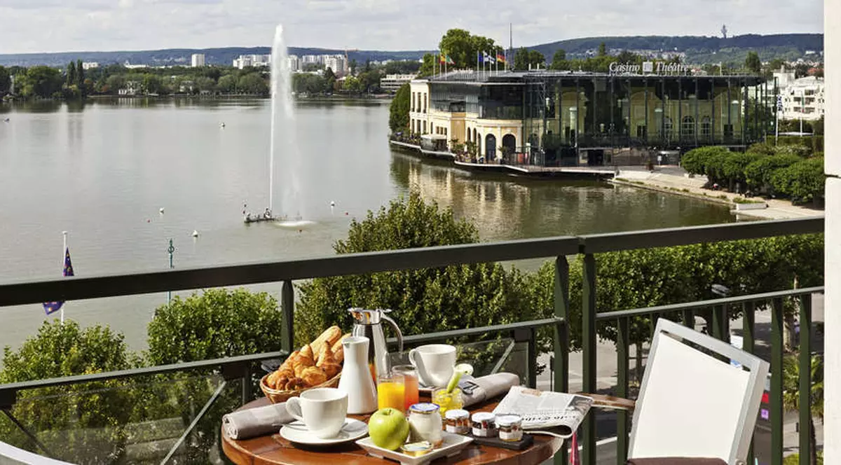 Arbitri de la Euro 2016 vor locui la Hotel du Lac Barrière | VIDEO
