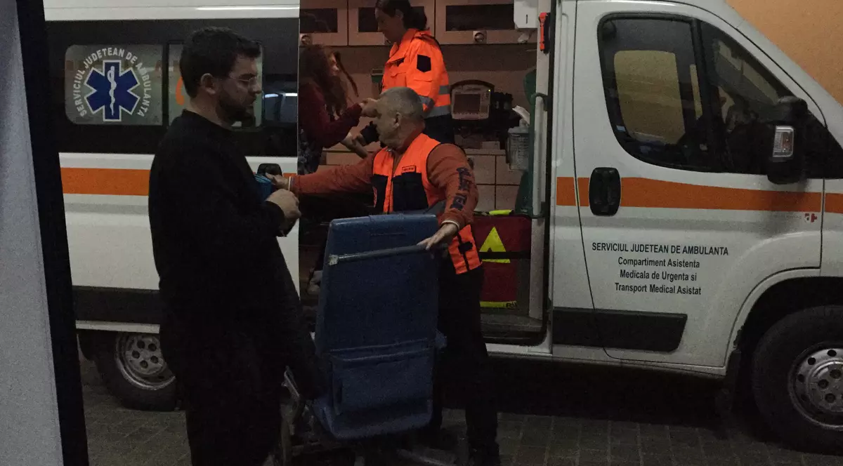 O fată de 14 ani a fost desfigurată de vecinul său! FOTO