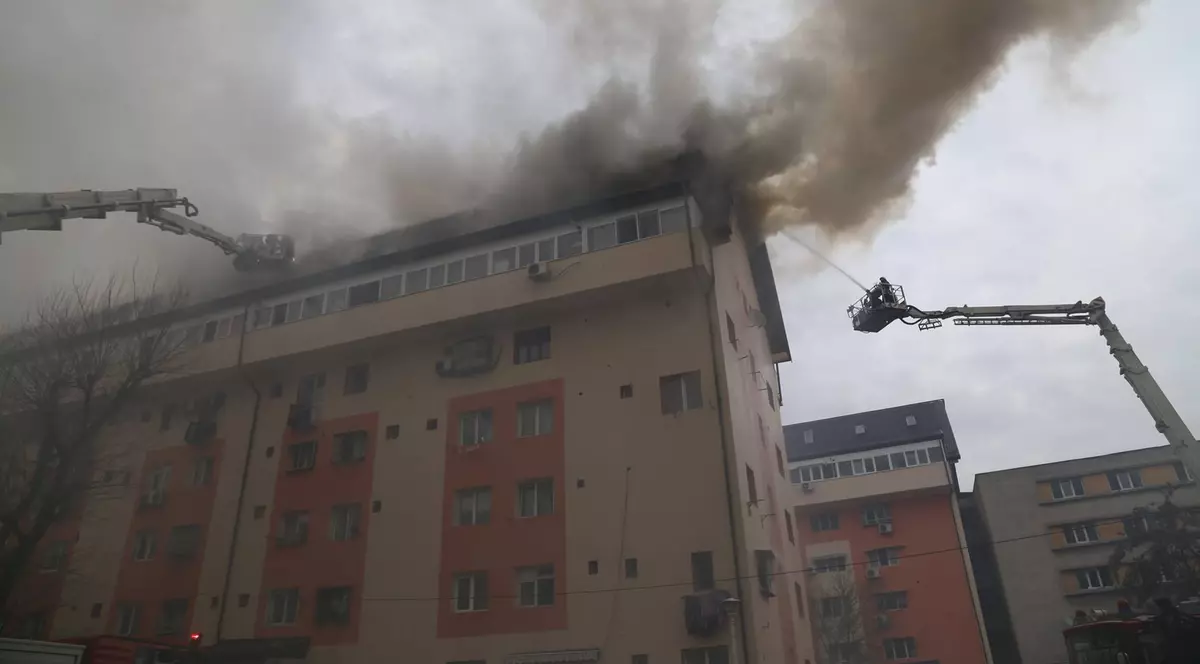 Incendiul din Titan. Ce se va întâmpla în această noapte cu locatarii evacuați | FOTO