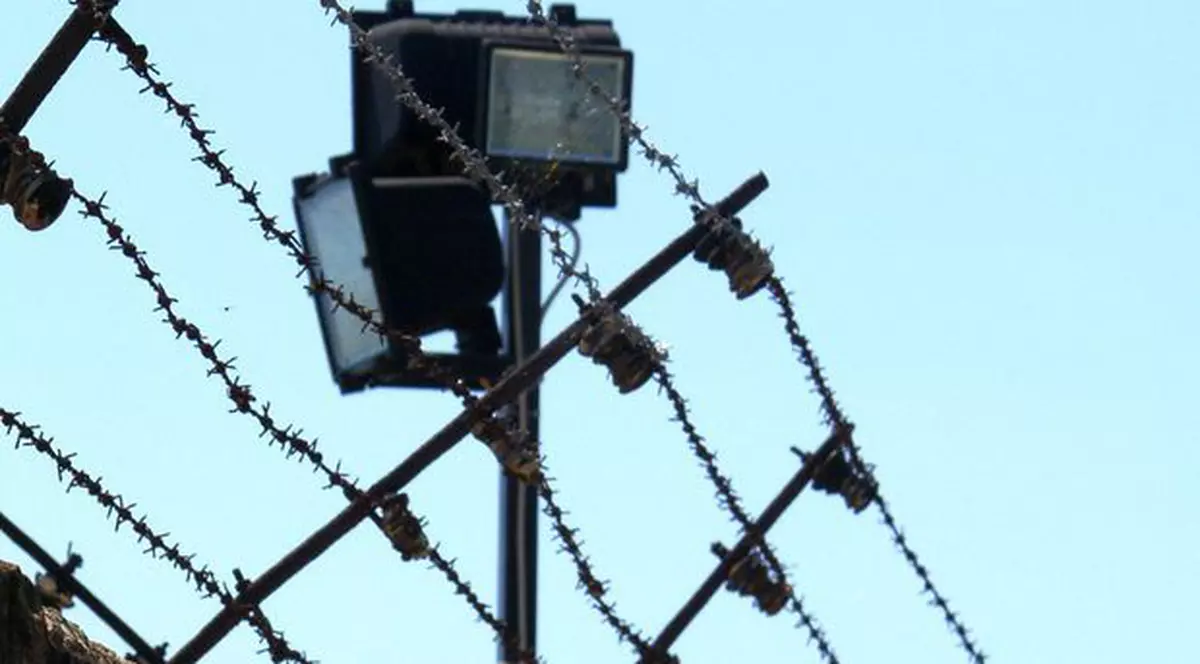 EXCLUSIV | Evadarea de la Secția 19 ”le-a luat aerul” celorlalți arestați! Plimbările au fost sistate în curtea interioară a secției de poliție