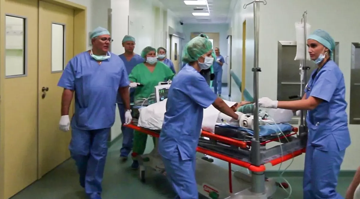 UPDATE / Al treilea copil din Argeș care va fi adus în București a ajuns vineri la spital, dar părinții au refuzat internarea. 32 de micuţi sunt, în continuare, în spital