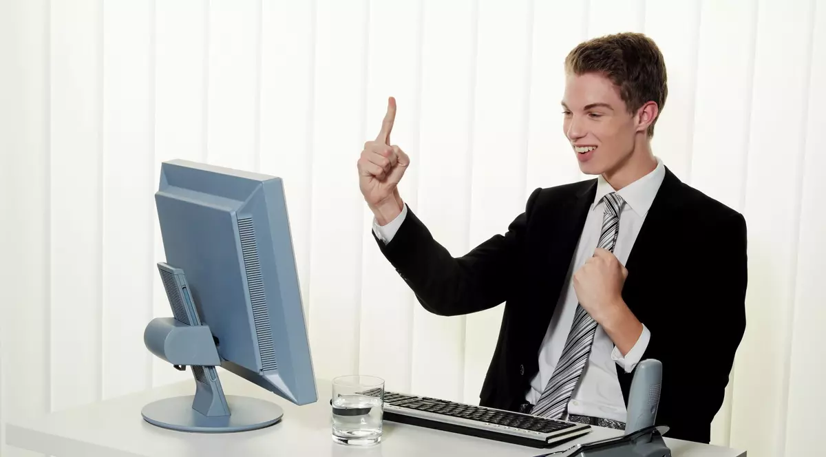 Jocurile care omoară plictiseala la birou. Cum să nu te prindă IT-ul că le joci