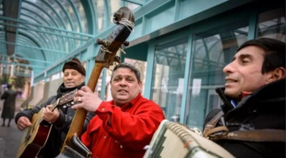 Lăutarii buzoieni au ajuns vedete în Elveţia! VIDEO