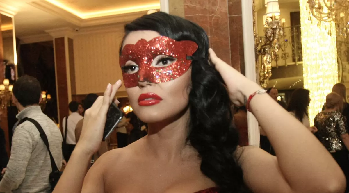 VIDEO EXCLUSIV. După sarcină și alăptare, Andreea Mantea a decis să-și schimbe silicoanele: ”Vreau sâni mai mici!”