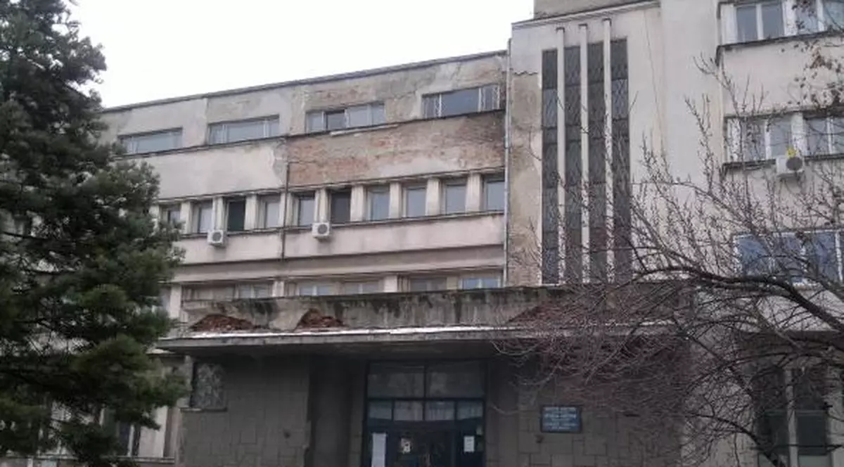 Șocant! Fantomă fotografiată în maternitatea din Drobeta? FOTO