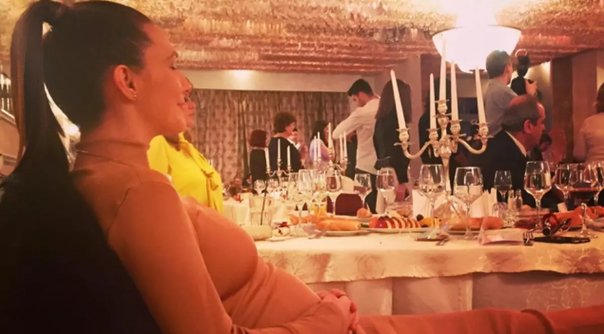 Mai are puţin până devine mamă şi totuşi se întâmplă! Sarcină cu probleme pentru Adela Popescu! “E clar “