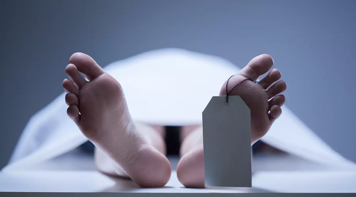 Concubina şi cele cinci surori ale unui decedat se ceartă pe cadavrul acestuia! Care e motivul!