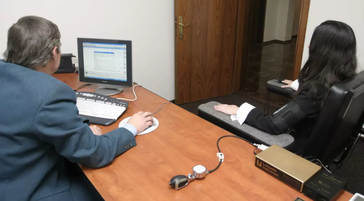 Detectorul de minciuni, la limita legalității.  Testul poligraf este doar orientativ și nu poate constitui probă în instanță