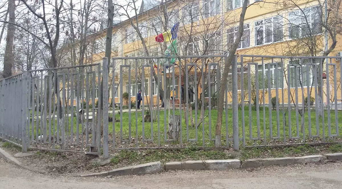 Un elev bătăuş terorizează o întreagă şcoală! „Dacă nu eşti calm, îţi pun cătuşele” VIDEO&FOTO