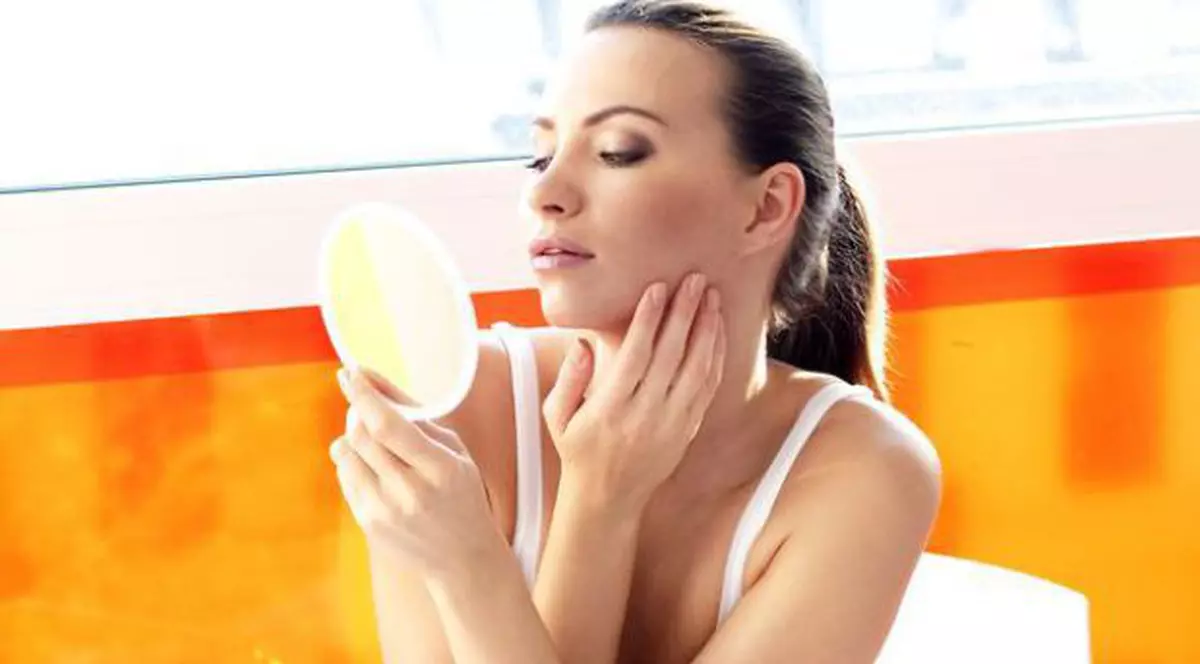 Cum să scapi de riduri, în timp ce dormi, cu un ingredient pe care-l ai în bucătărie