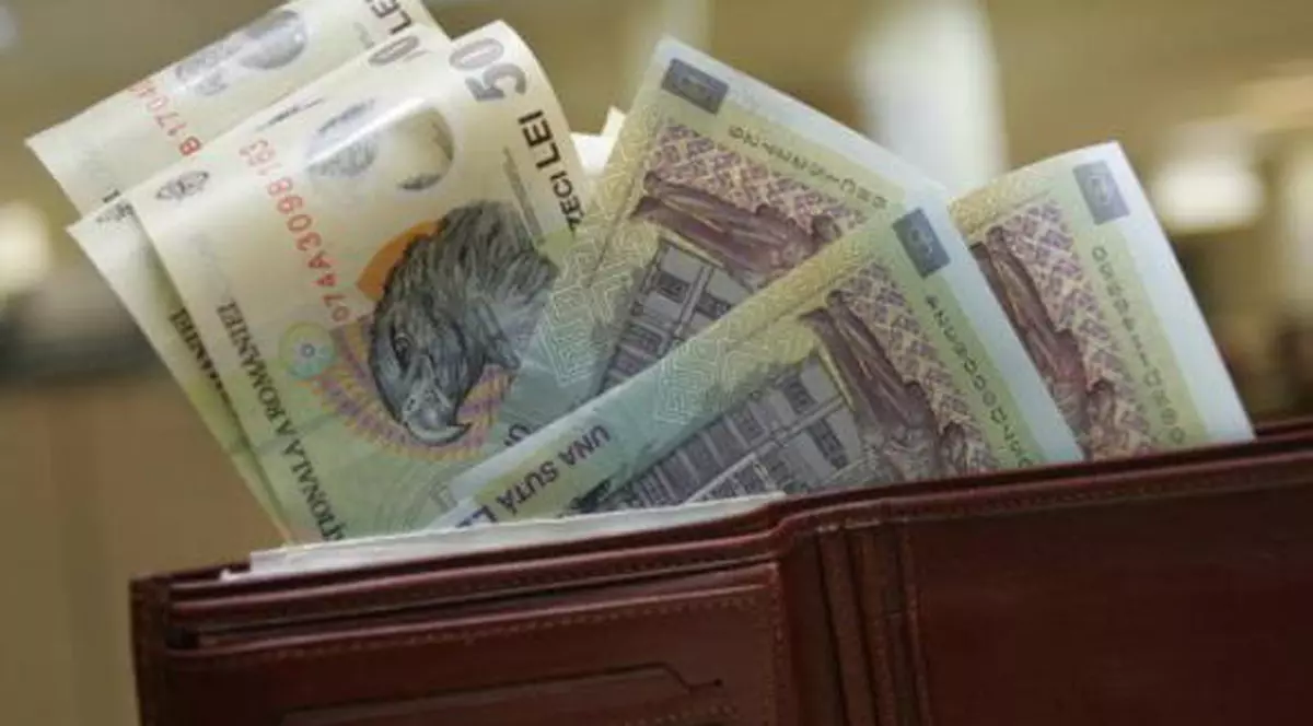 Salariile mici ar putea crește de la 1 august. Anunțul ministrului Muncii