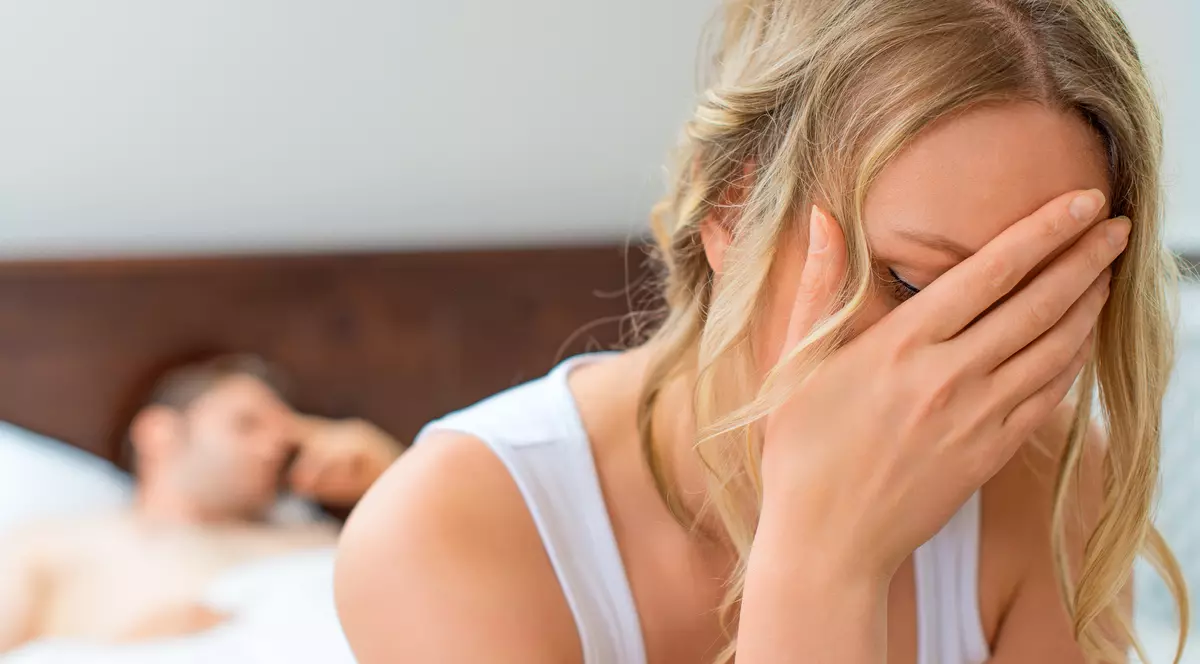 Adela vă sfătuiește în sex și iubire. ”Am o relație de 6 ani cu un băiat, însă de 2 ani încoace mintea îmi zboară la prietenul lui cel mai bun. El însă e cu 20 de ani mai mare ca mine și are familie”